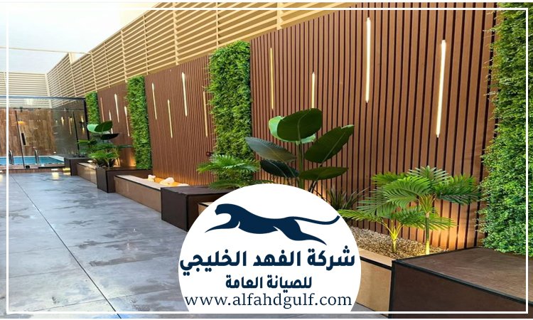 تركيب عشب جداري في الشارقة