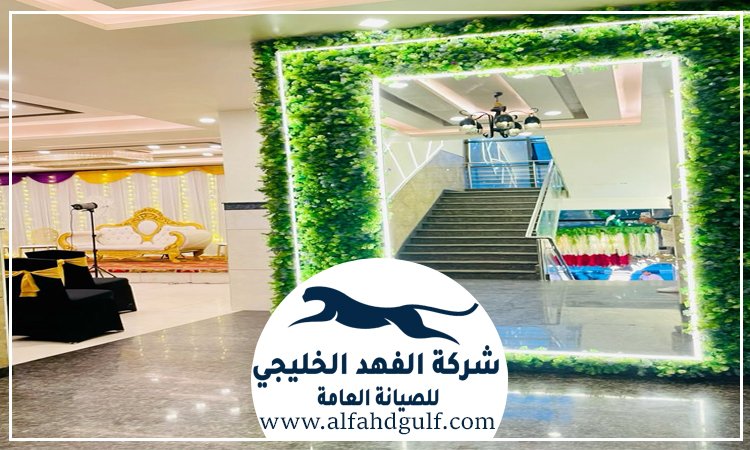 تركيب عشب جداري في العين